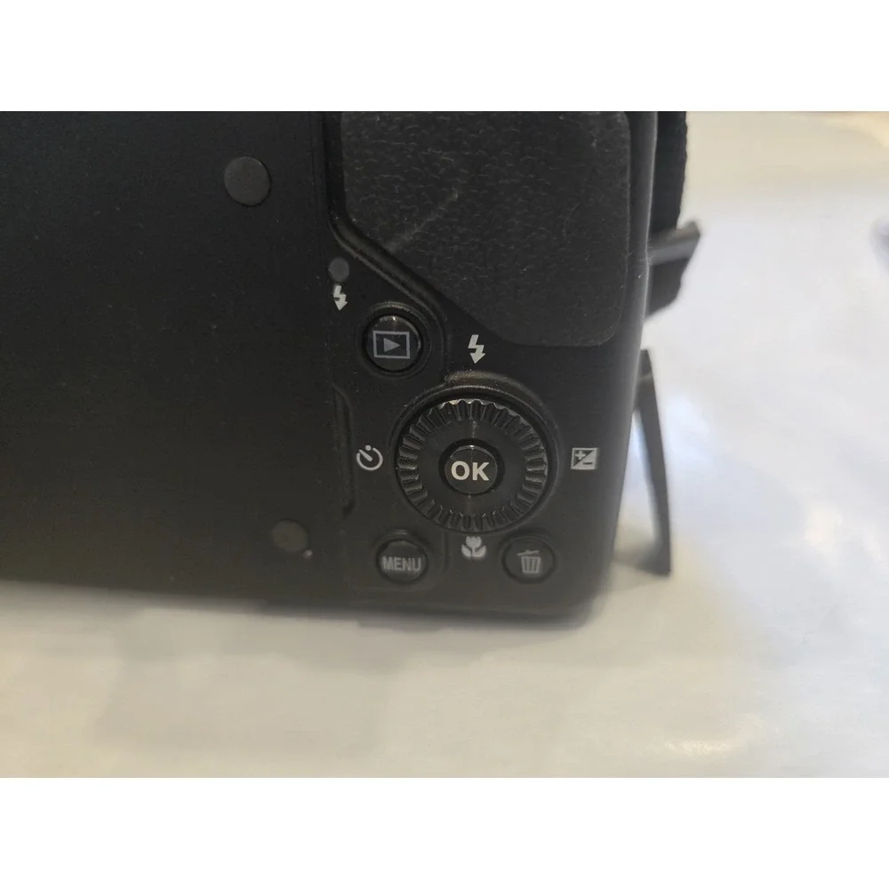 NIKON Coolpix P520 Digital Camera Black for PARTS/REPAIR - Black